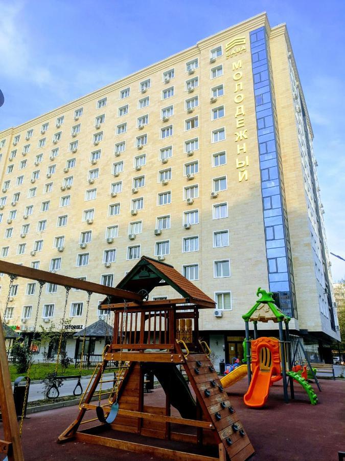 Интересная двушка в Молодежке Алматы Экстерьер фото